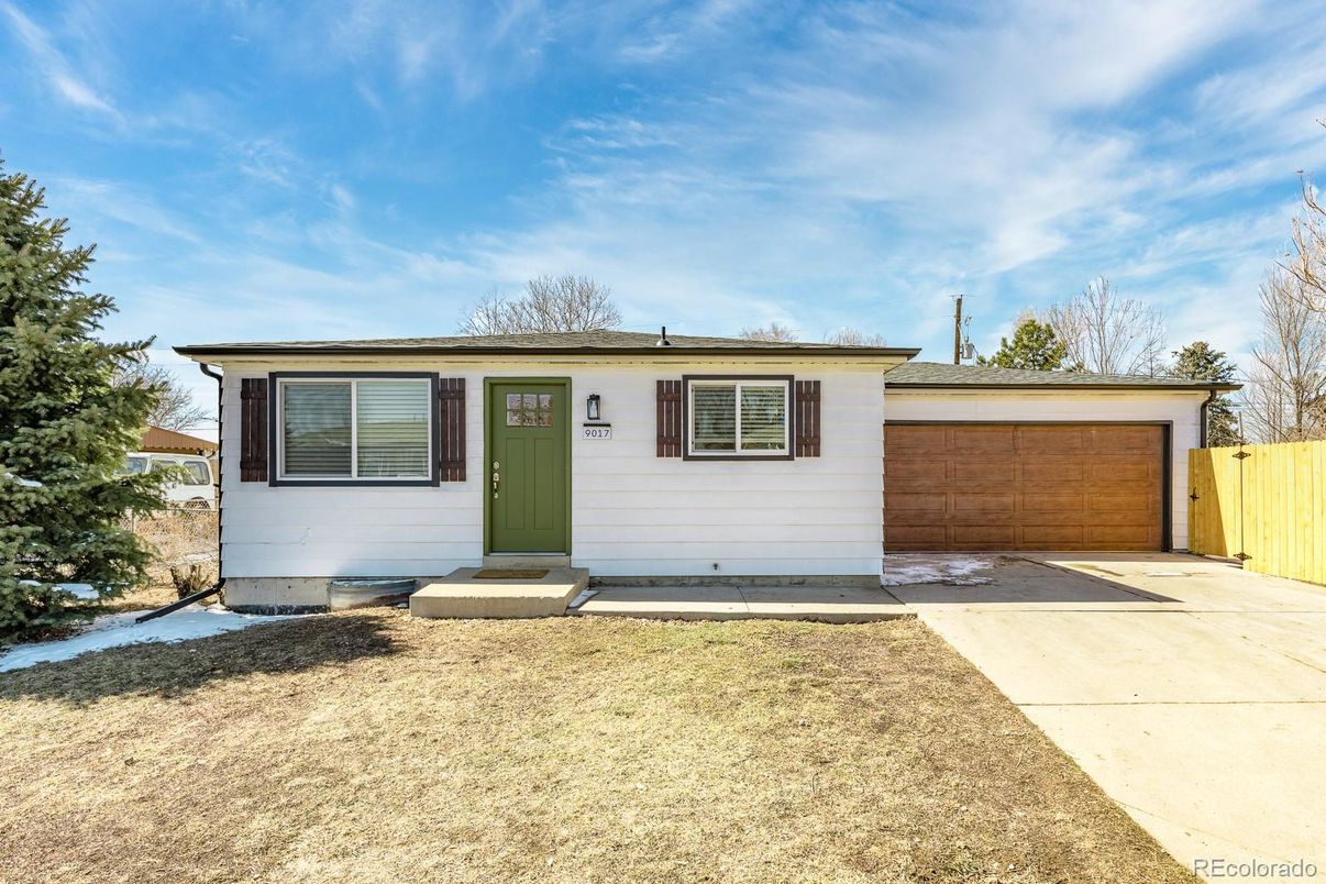 Attached, Exterior, Facade, Ranch