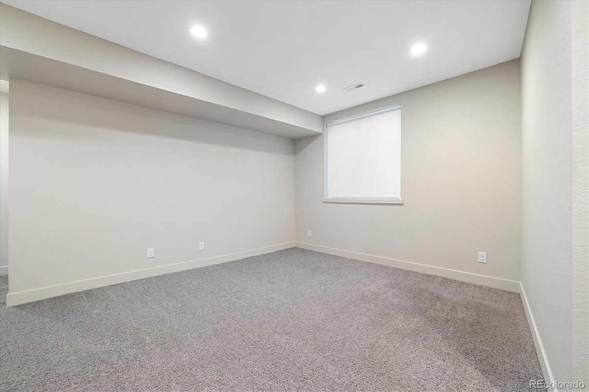 Empty room, Interior, Recessed Lighting