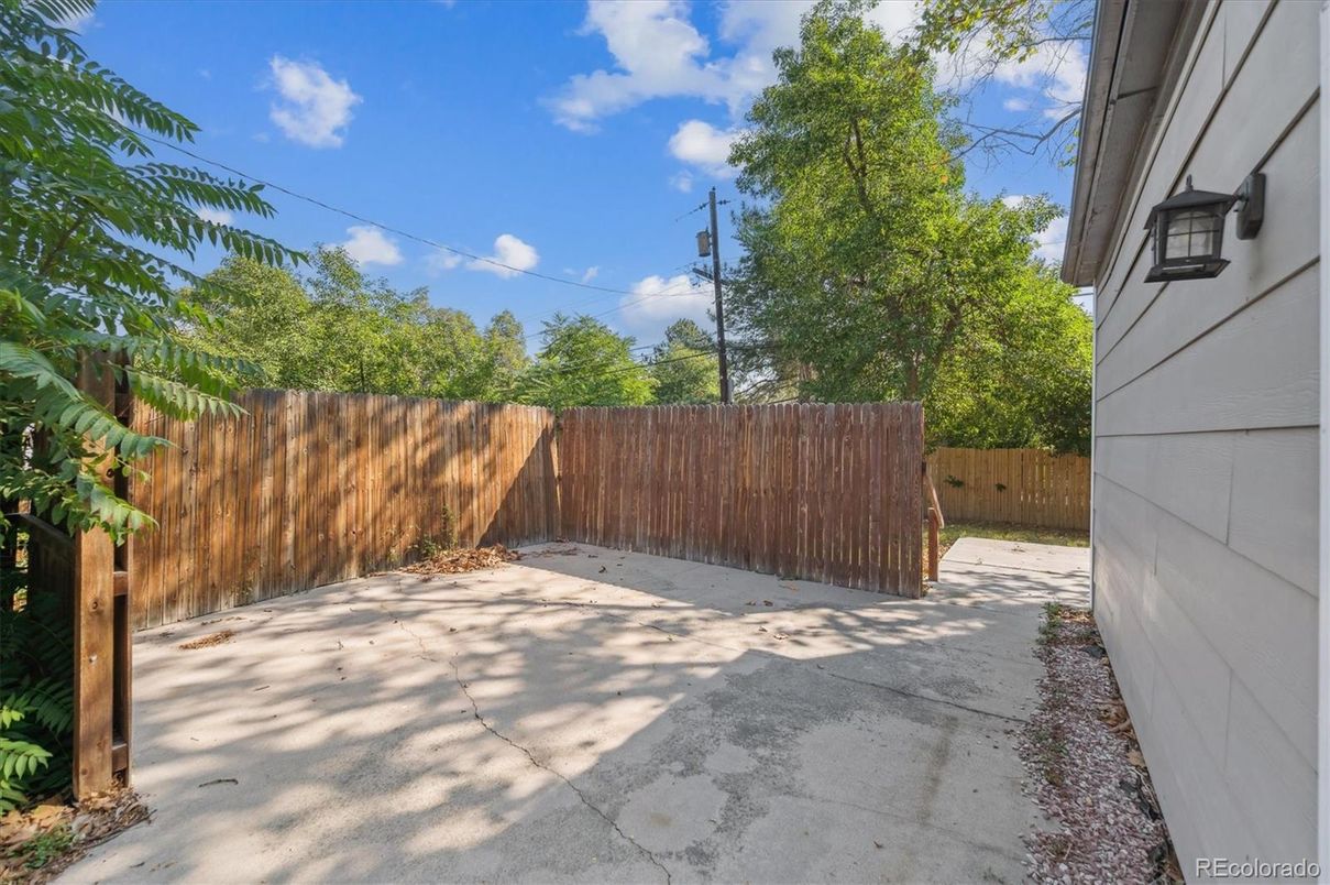Backyard, Exterior