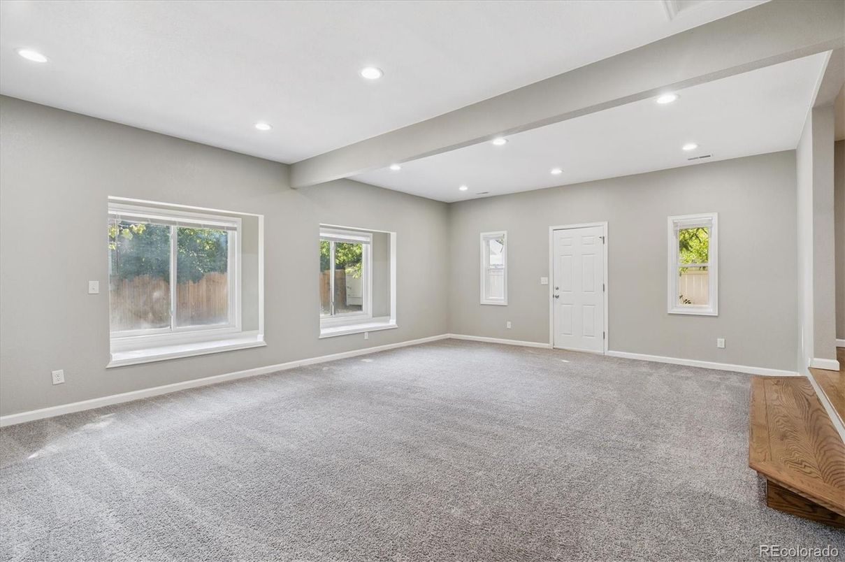 Empty room, Interior, Recessed Lighting