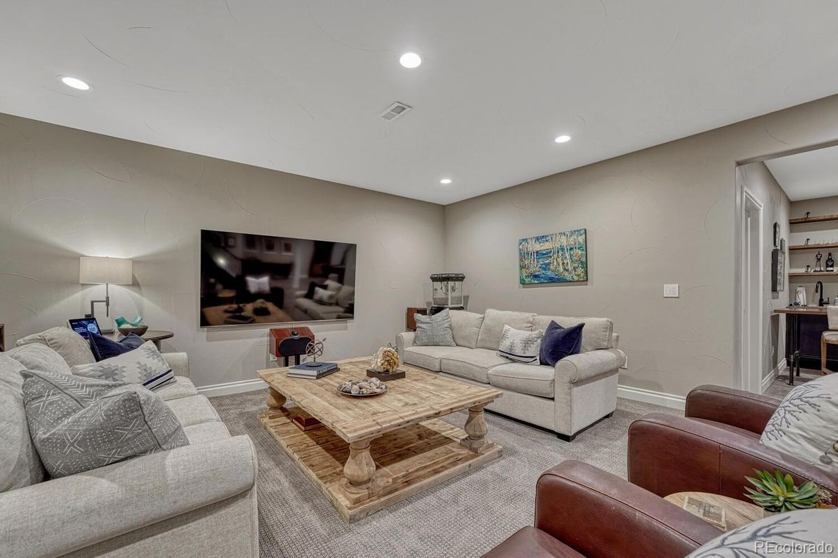 Fitness Equipment, Interior, Living room, Recessed Lighting