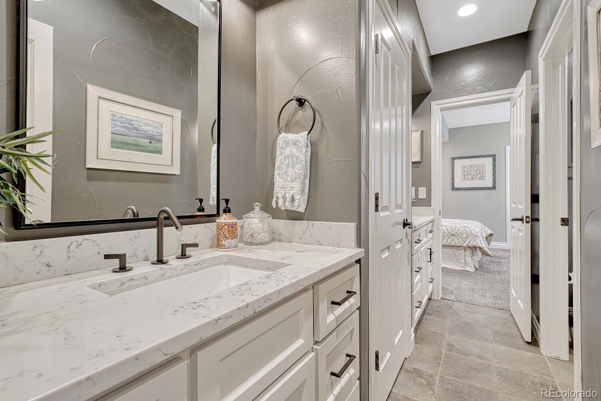 Bathroom, Dual Sink Vanities, Interior, Recessed Lighting