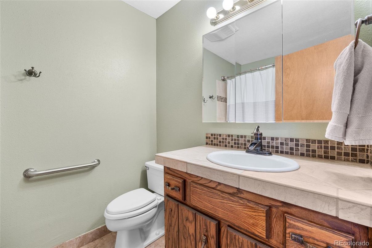 Bathroom, Interior, Tile Countertops