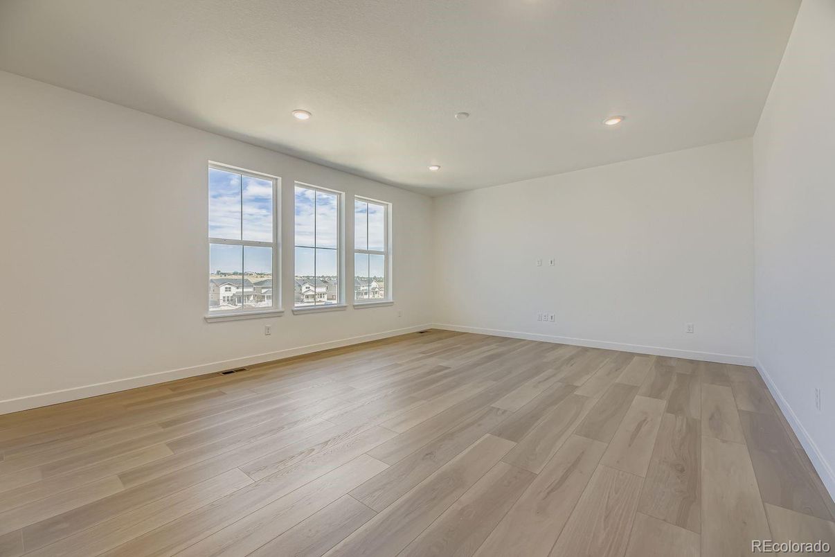Empty room, Interior, Recessed Lighting, Wood Texture Flooring
