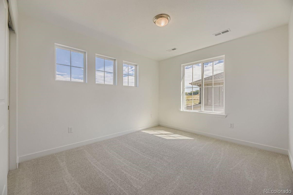 Empty room, Interior