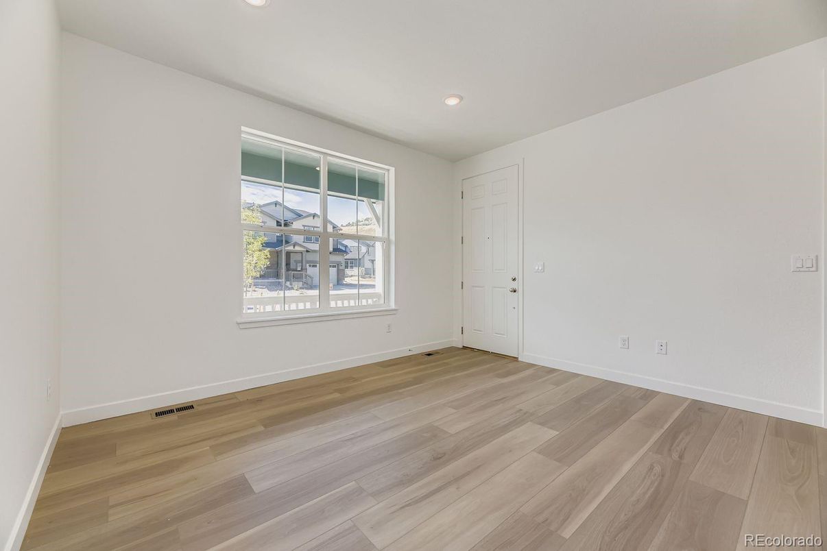 Empty room, Interior, Recessed Lighting, Wood Texture Flooring
