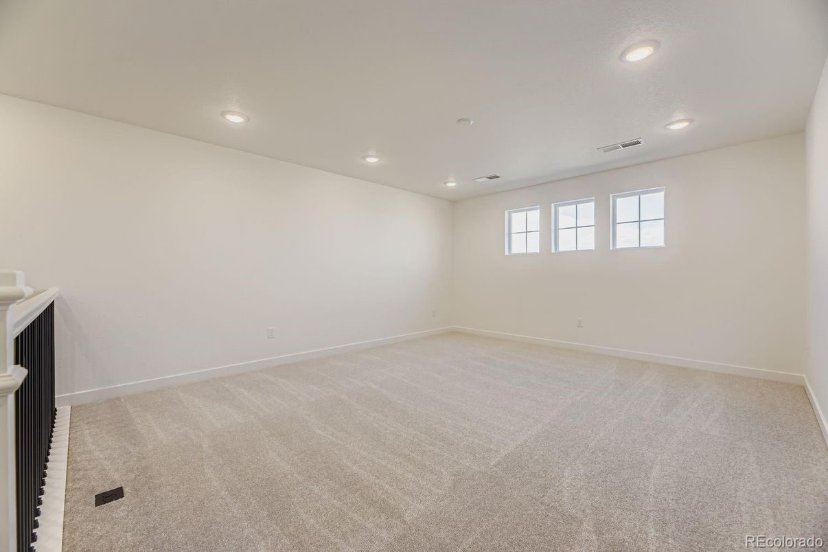 Empty room, Interior, Recessed Lighting