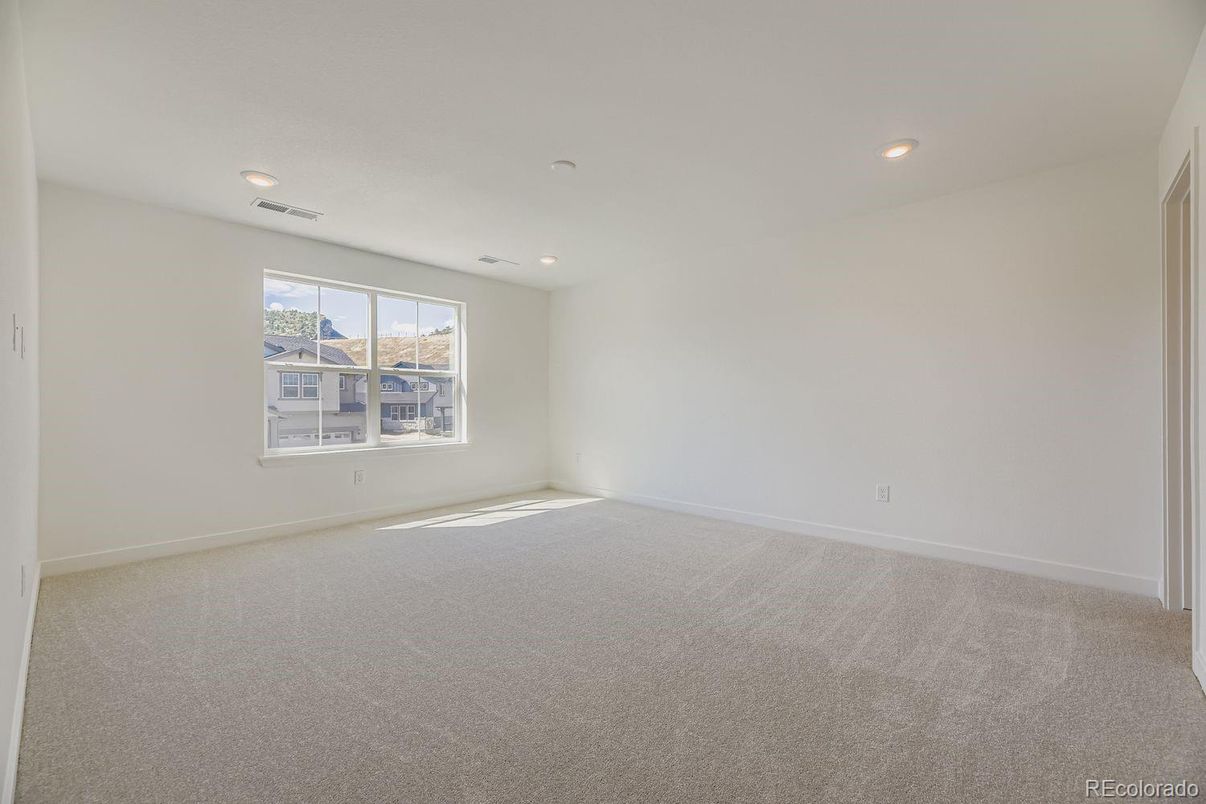 Empty room, Interior, Recessed Lighting