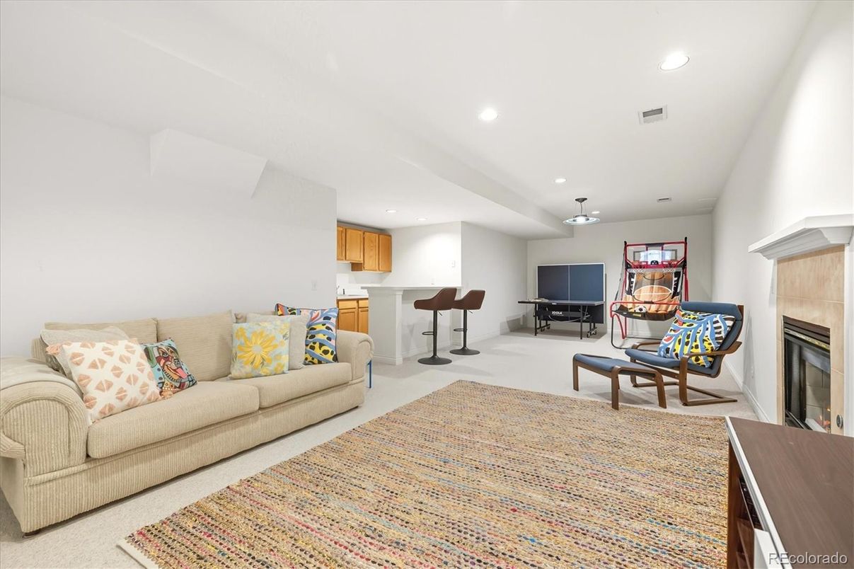 Fireplace, Interior, Living room, Pendant Lights, Recessed Lighting