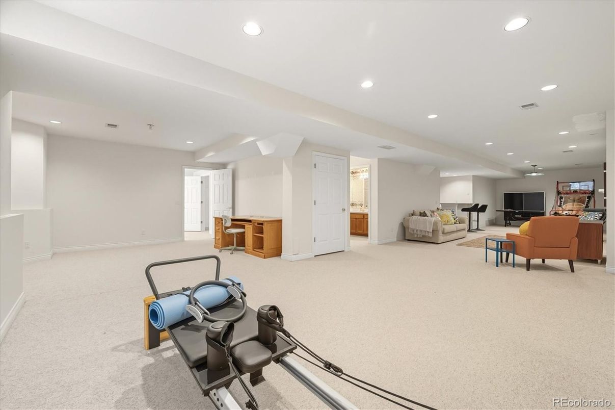Fitness Equipment, Interior, Living room, Recessed Lighting