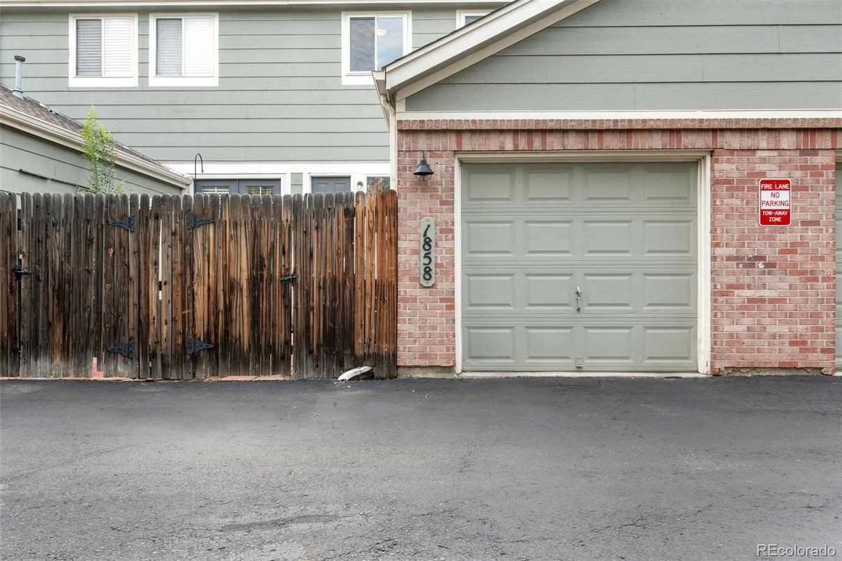 Detached Garage, Exterior