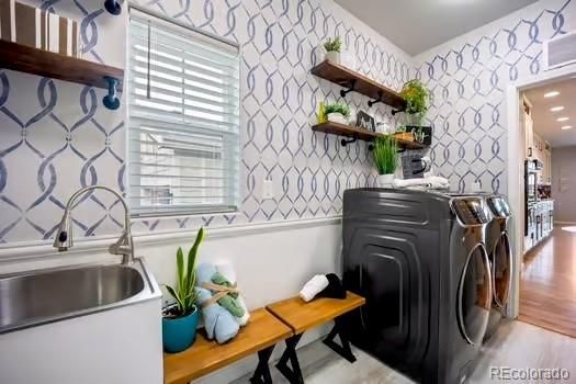 Interior, Recessed Lighting, Washer, Wood Texture Flooring