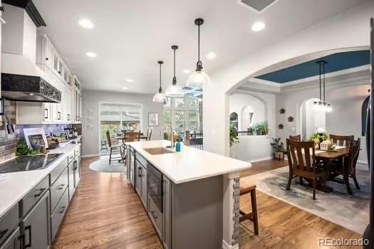 Dining room, Interior, Kitchen, Pendant Lights, Recessed Lighting, Wood Texture Flooring