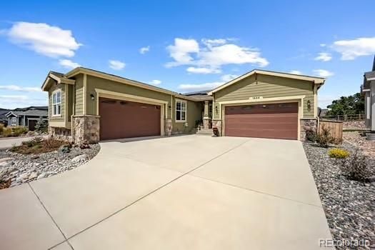 Attached, Exterior, Facade, American Craftsman