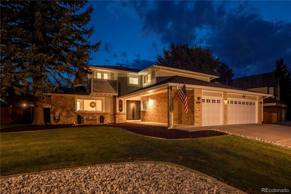 Attached, Exterior, Facade, Brick Facade, Modern