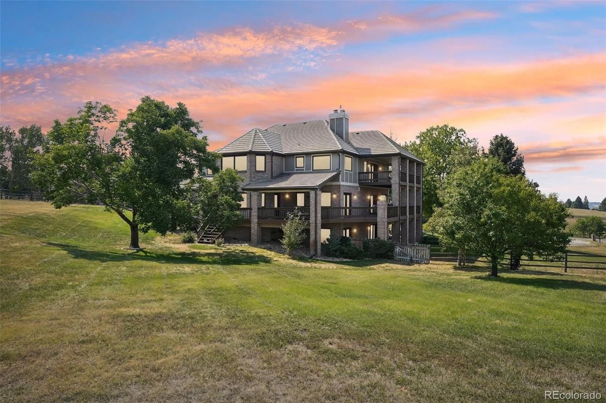 Backyard, Exterior, Facade, Queen Anne Victorian