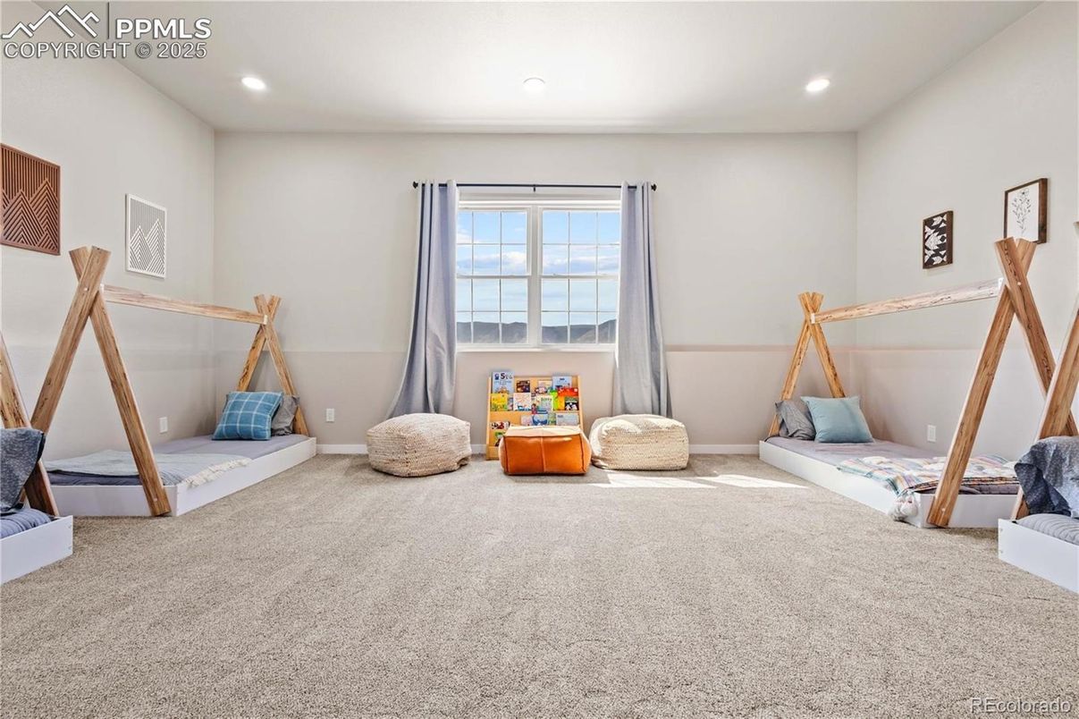 Empty room, Interior, Recessed Lighting