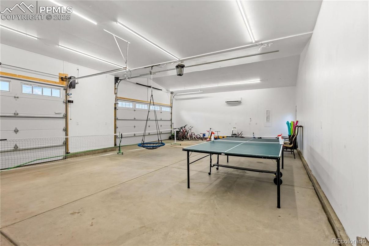 Game Room, Garage, Interior