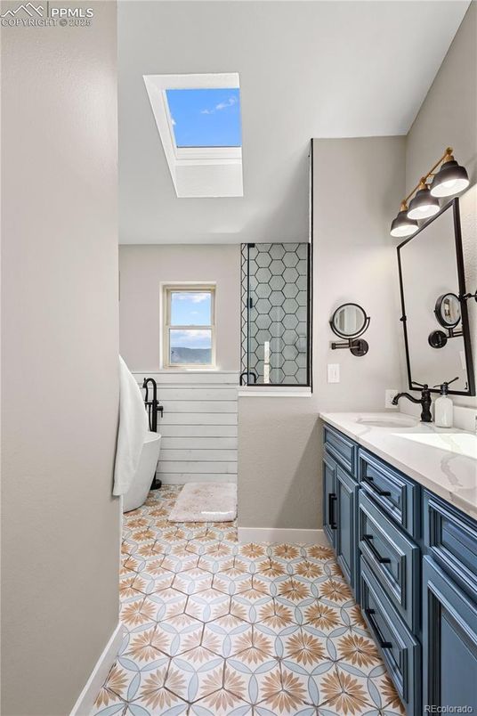 Bathroom, Dual Sink Vanities, Interior
