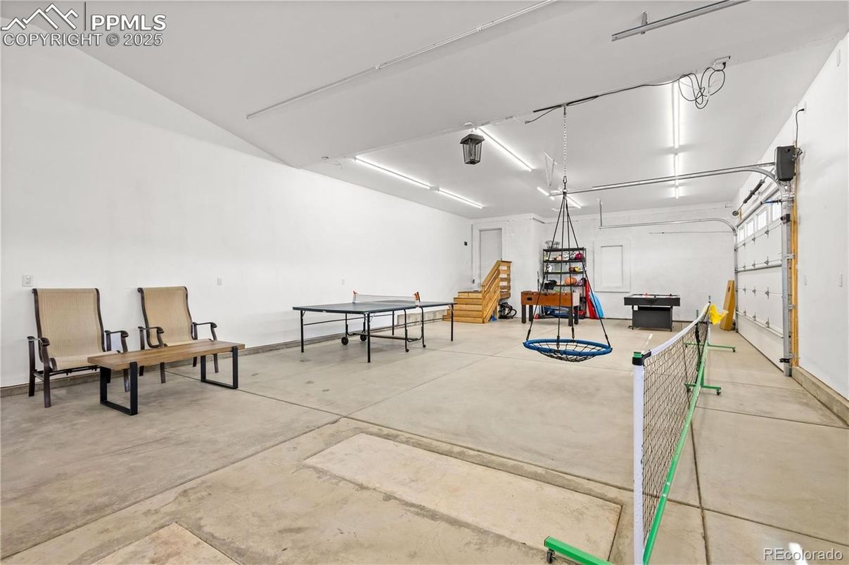 Game Room, Garage, Interior