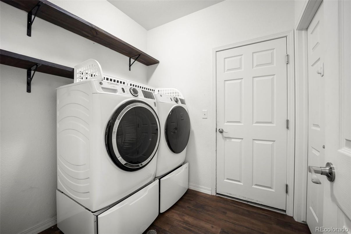 Interior, Washer, Wood Texture Flooring