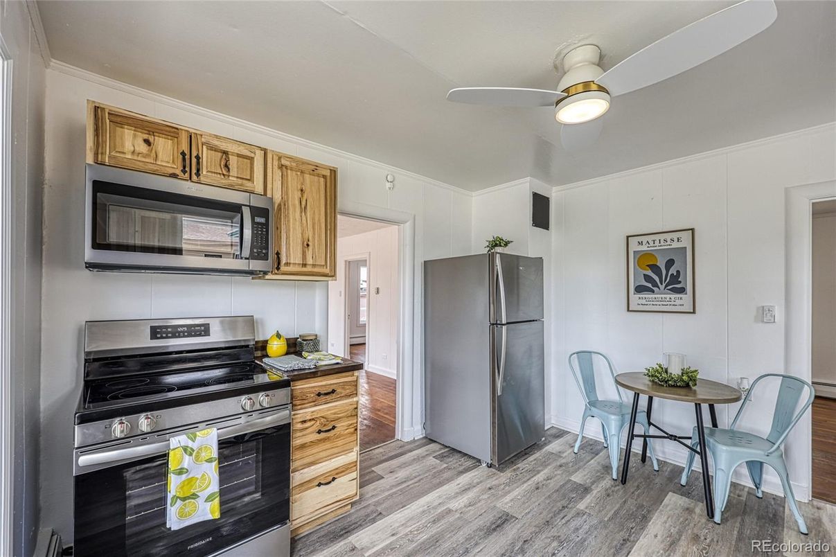 Dining room, Interior, Kitchen, Stainless Steel Appliances, Wood Texture Flooring