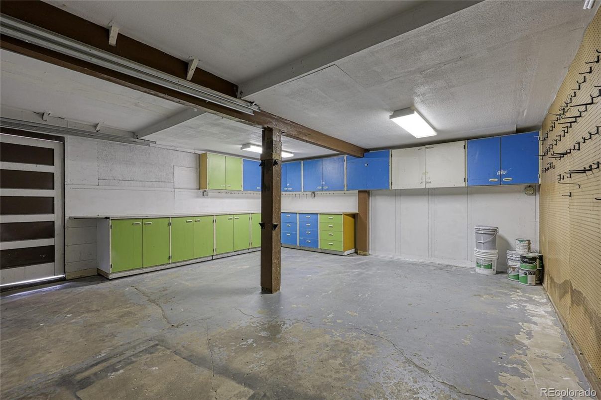Garage, Interior