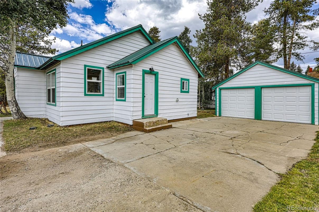 Detached Garage, Exterior