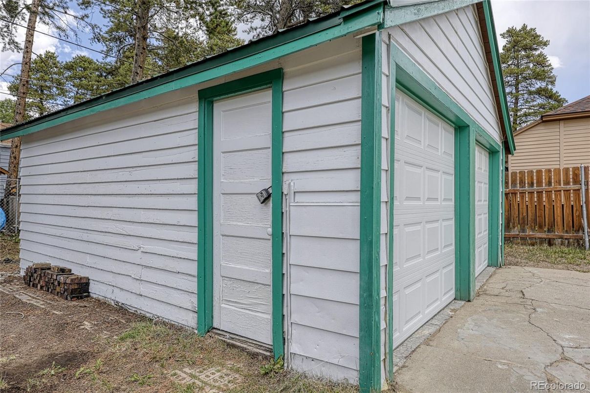 Detached Garage, Exterior