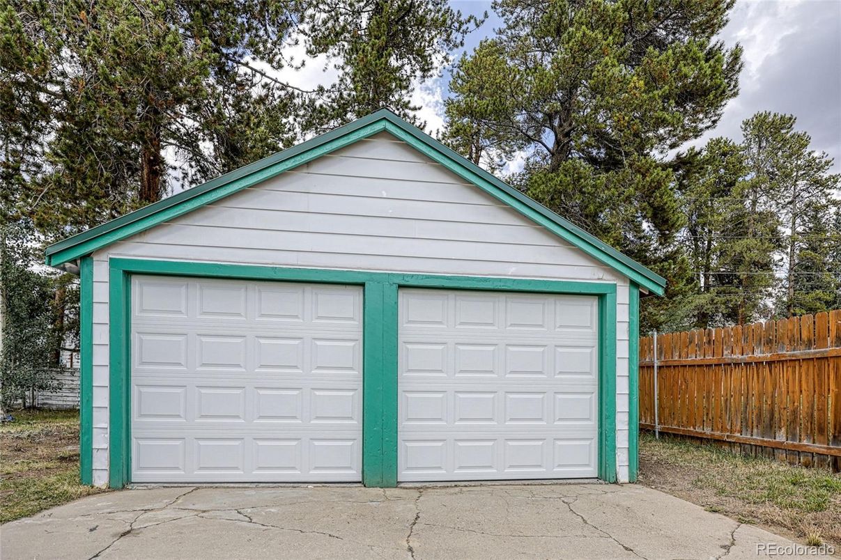 Detached Garage, Exterior