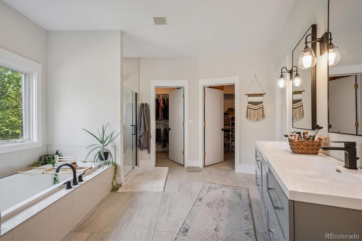 Bathroom, Dual Sink Vanities, Interior, Pendant Lights