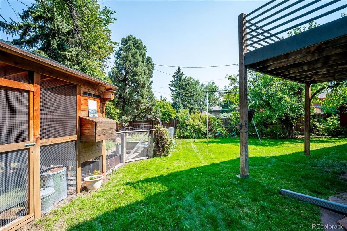 Backyard, Exterior