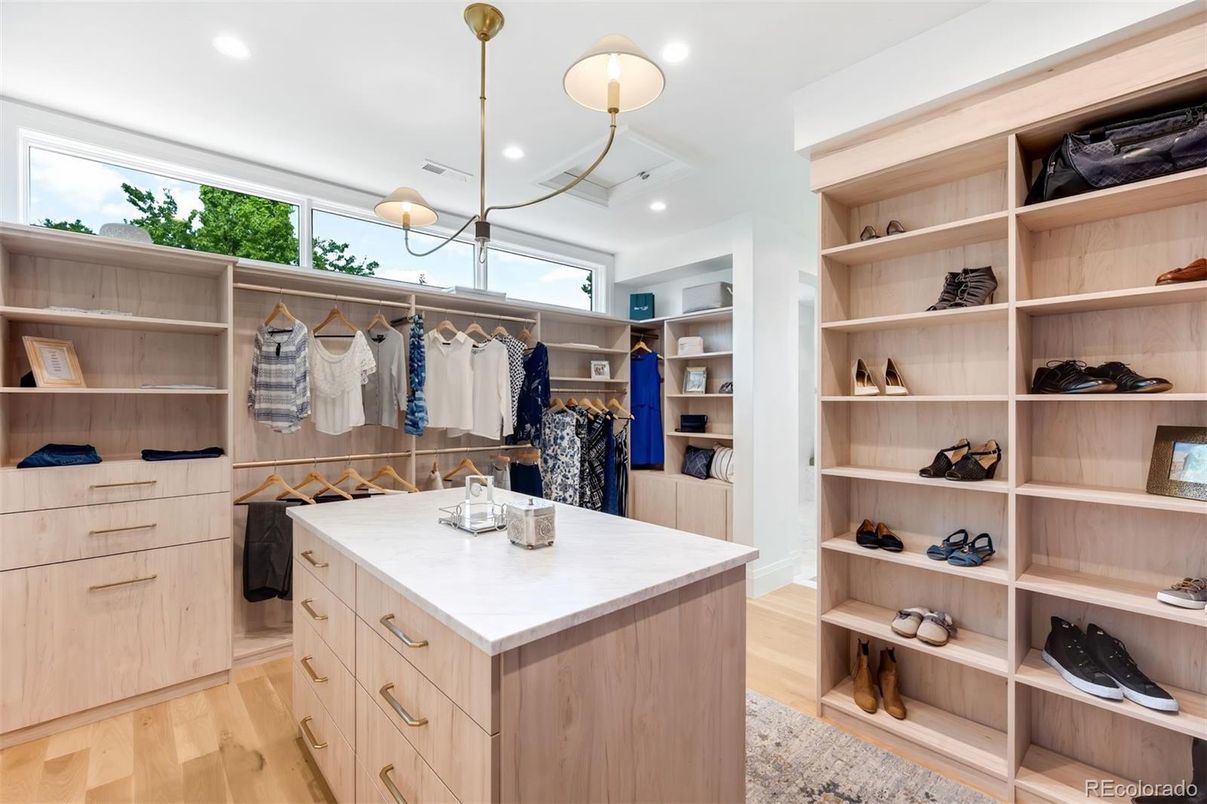 Interior, Pendant Lights, Recessed Lighting, Walk-in Closets, Wood Texture Flooring