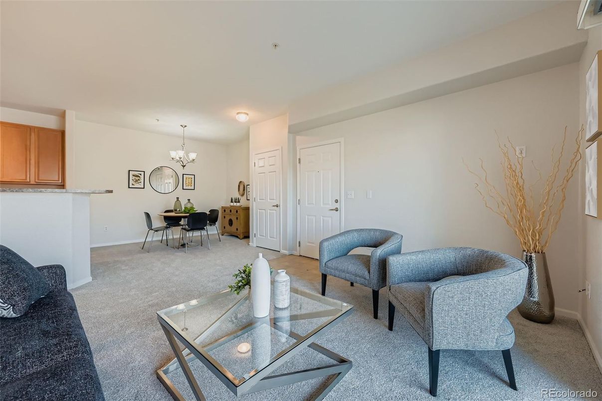 Chandelier, Dining room, Interior, Living room