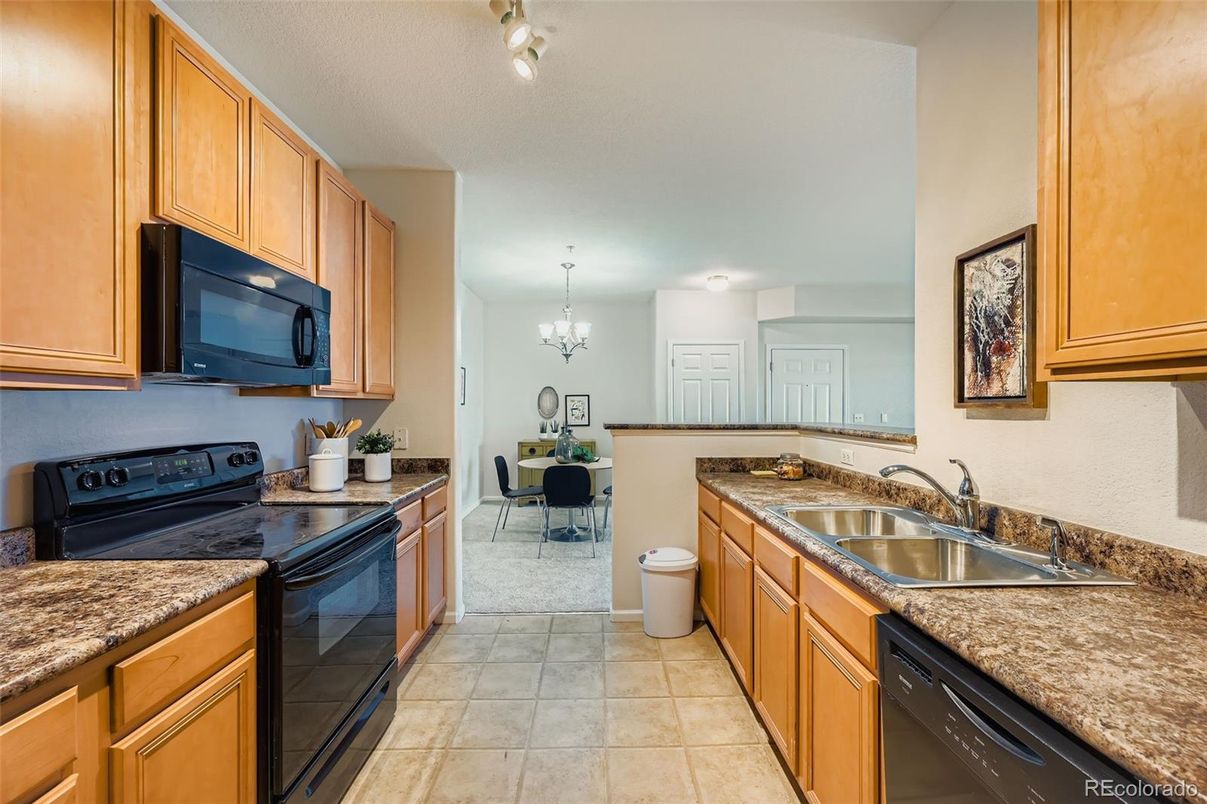 Chandelier, Dining room, Interior, Kitchen