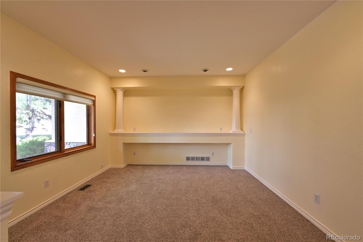 Empty room, Interior, Recessed Lighting