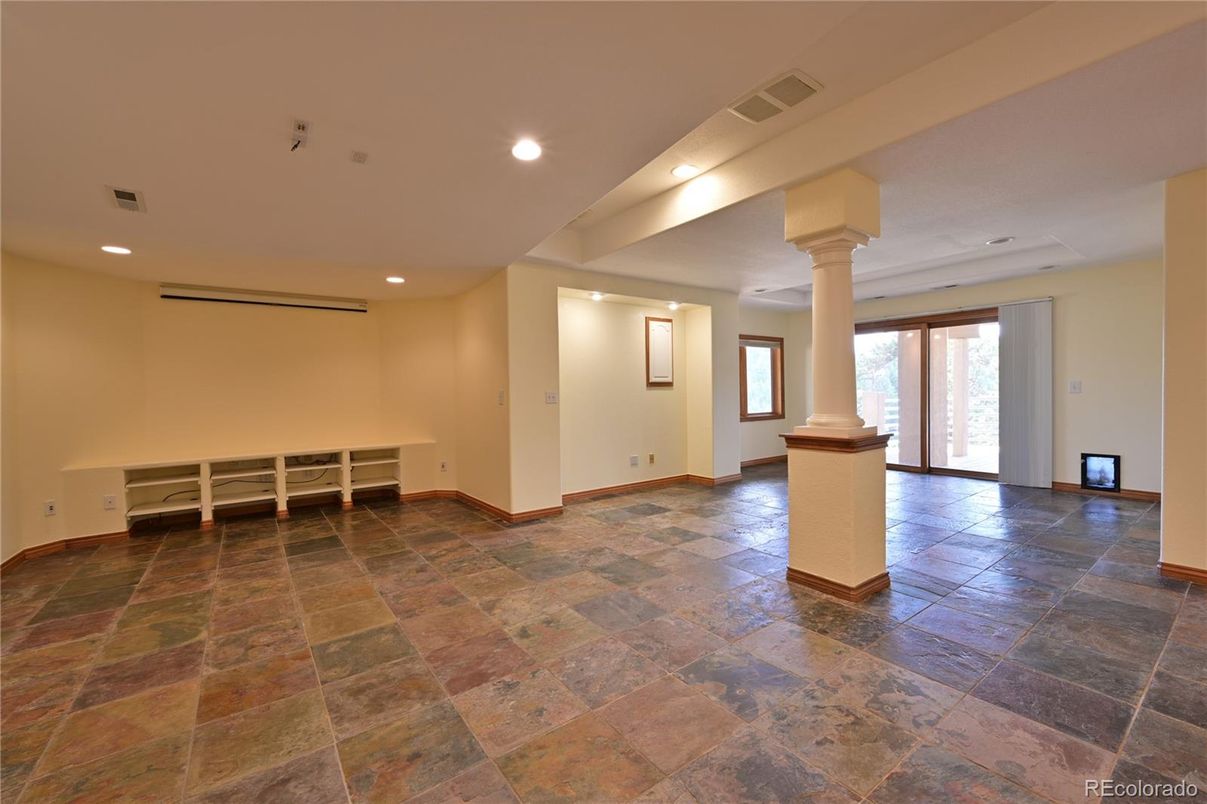 Empty room, Interior, Recessed Lighting