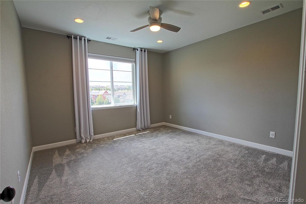 Empty room, Interior, Recessed Lighting