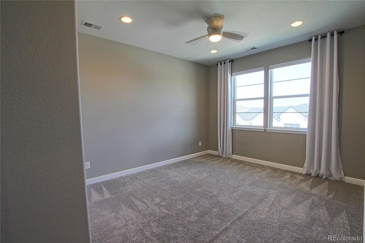 Empty room, Interior, Recessed Lighting