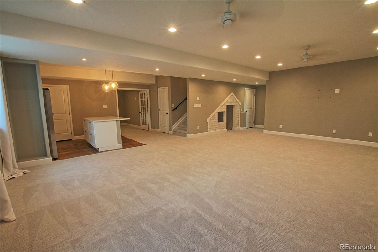 Empty room, Fireplace, Interior, Pendant Lights, Recessed Lighting