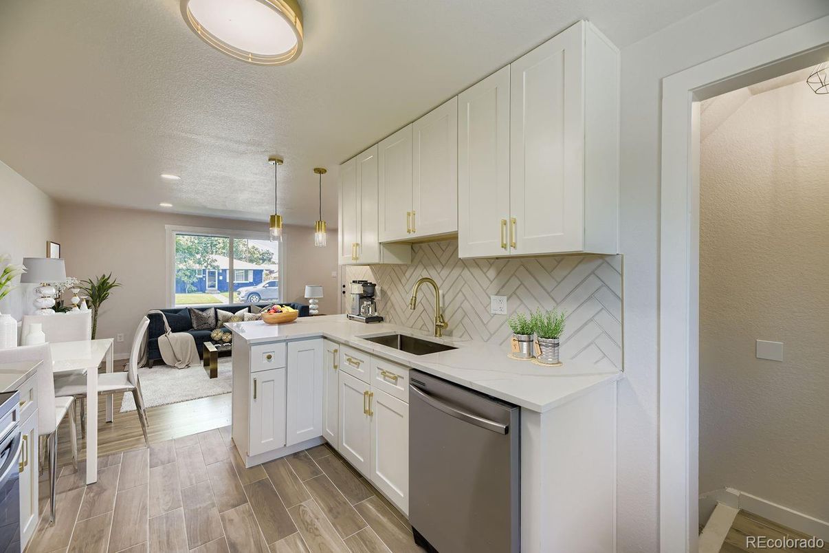 Dining room, Interior, Kitchen, Living room, Pendant Lights, Recessed Lighting, Stainless Steel Appliances, Wood Texture Flooring