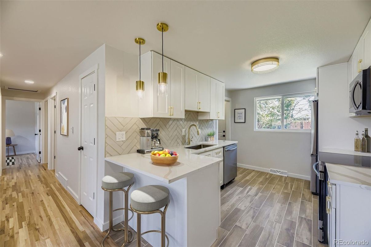 Interior, Kitchen, Pendant Lights, Recessed Lighting, Wood Texture Flooring
