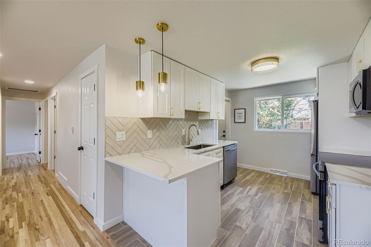 Interior, Kitchen, Pendant Lights, Recessed Lighting, Wood Texture Flooring