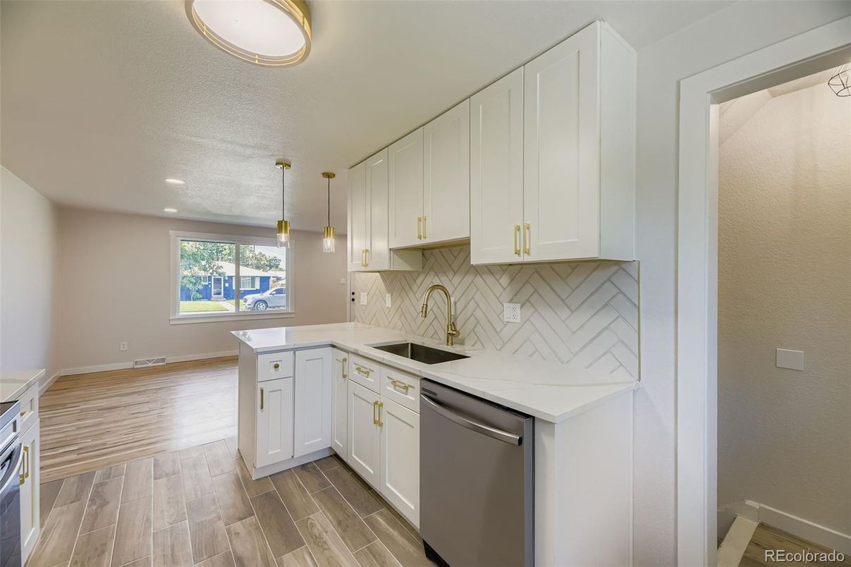 Interior, Kitchen, Pendant Lights, Recessed Lighting, Wood Texture Flooring