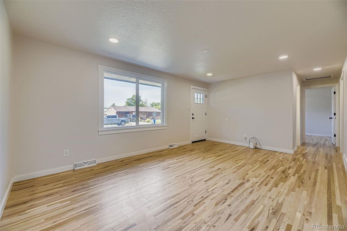 Empty room, Interior, Recessed Lighting, Wood Texture Flooring