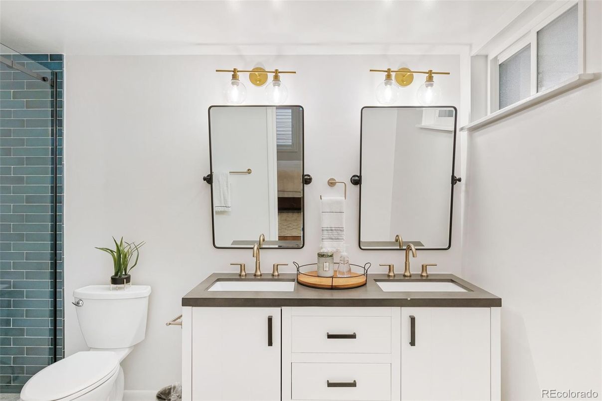 Bathroom, Dual Sink Vanities, Interior