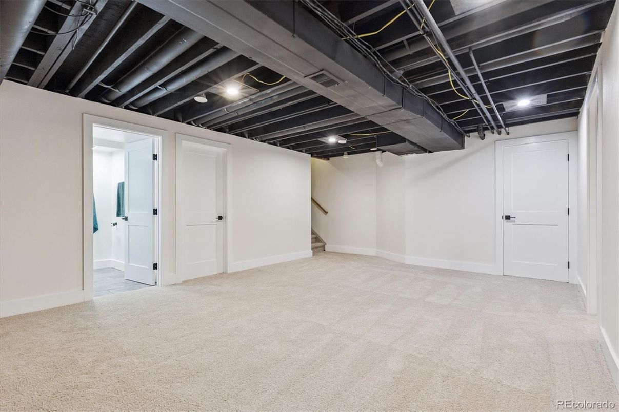 Empty room, Interior, Recessed Lighting
