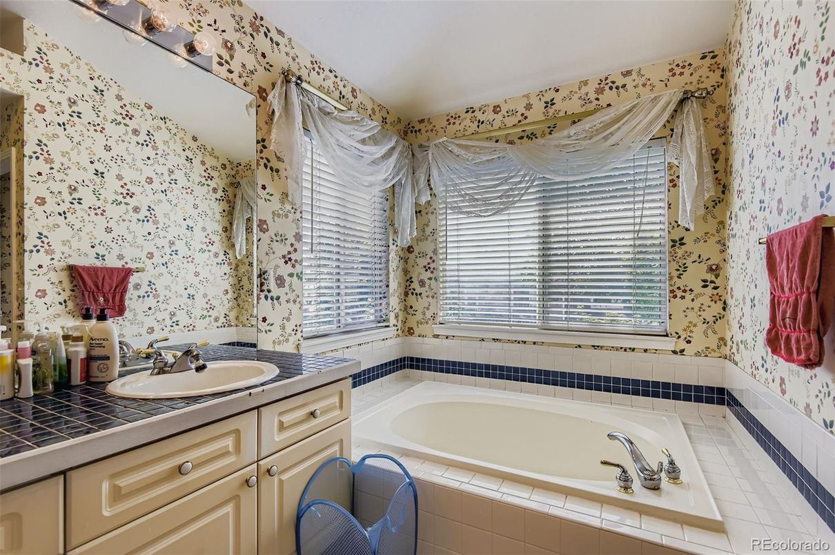 Bathroom, Interior, Tile Countertops