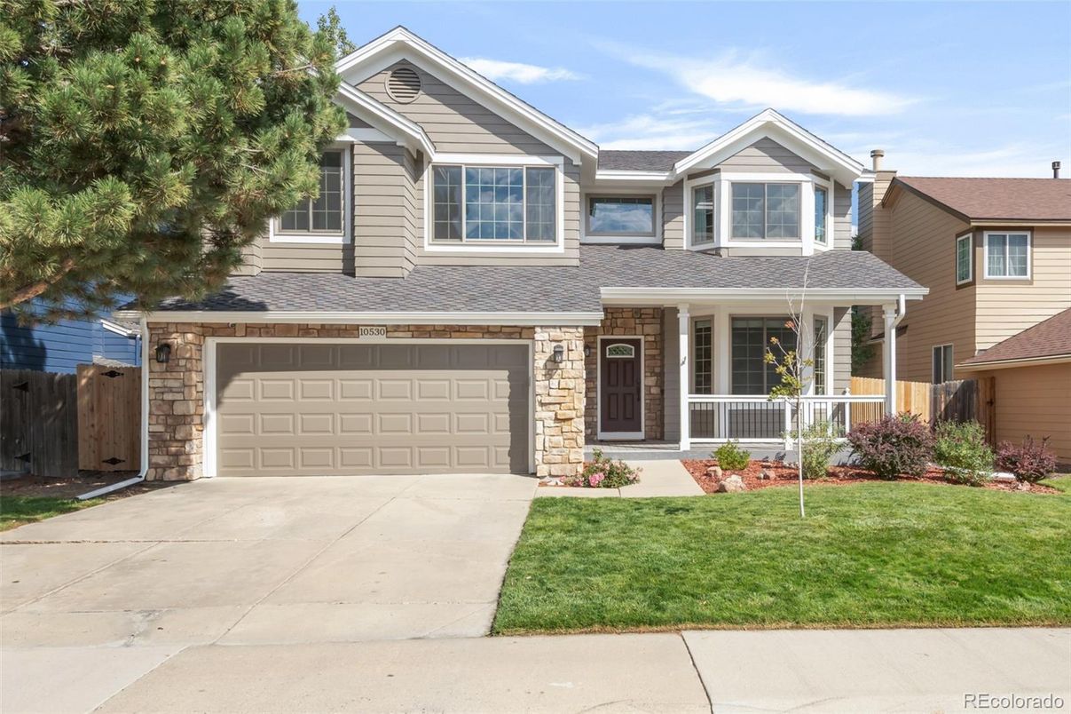 Attached, Exterior, Facade, American Craftsman