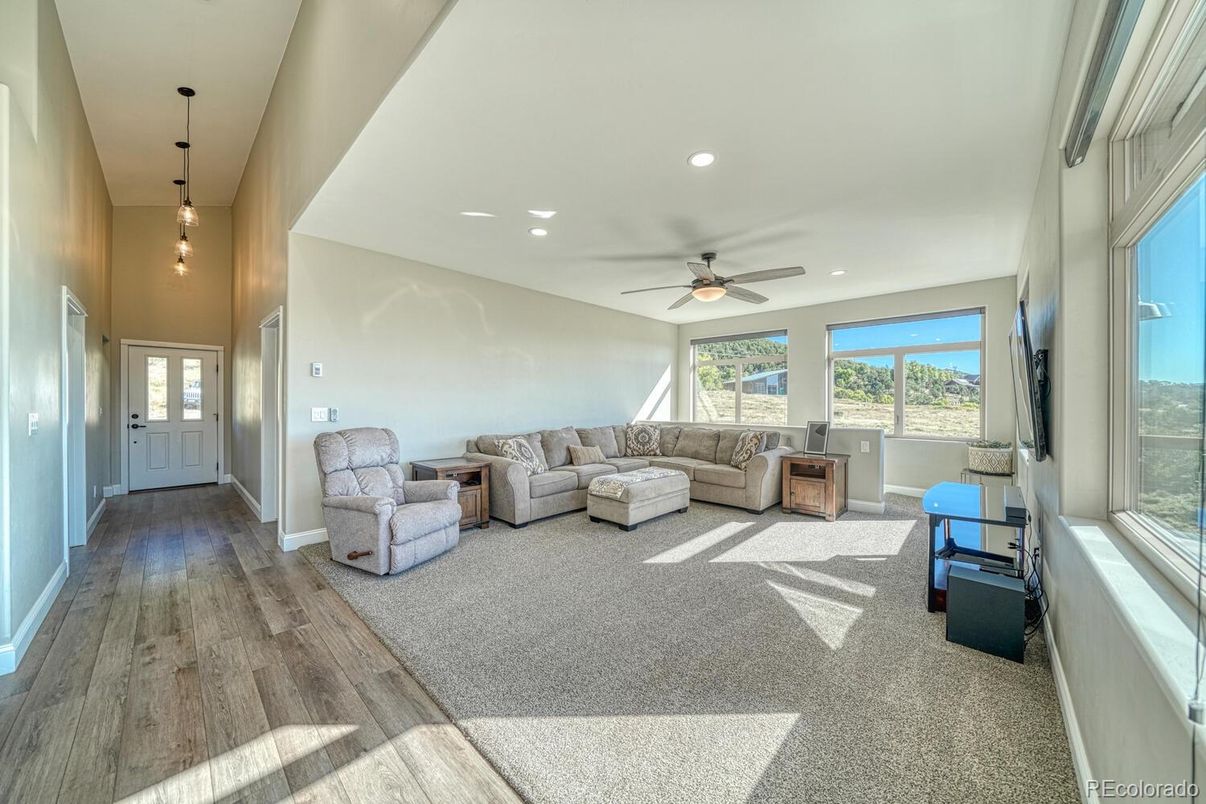 Interior, Living room, Pendant Lights, Recessed Lighting, Wood Texture Flooring